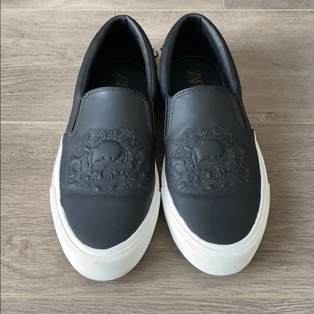 Zara man low top sneakers size 40 US7